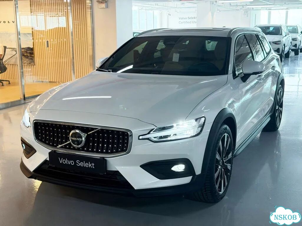 Volvo V60 Cross Country 2.0 AT, 2025, 5 200 км фото 3