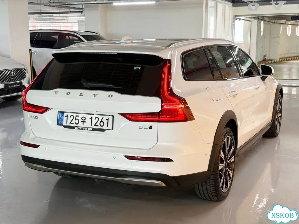 Volvo V60 Cross Country 2.0 AT, 2025, 5 200 км фото 4