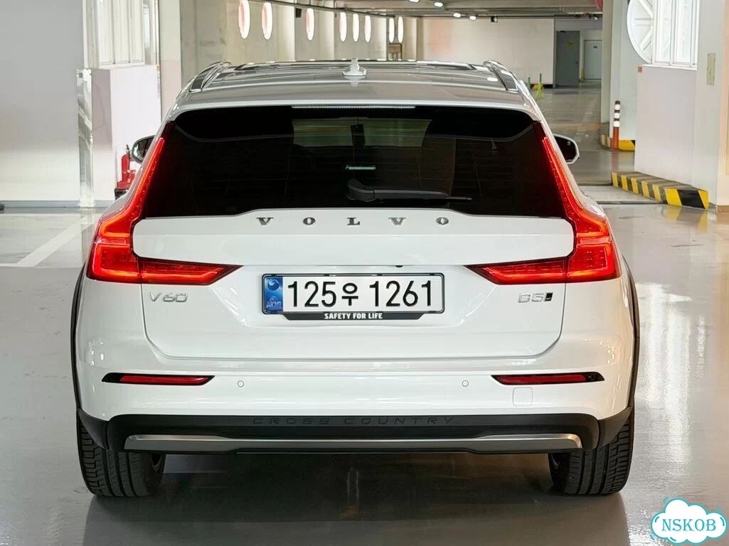 Volvo V60 Cross Country 2.0 AT, 2025, 5 200 км фото 5