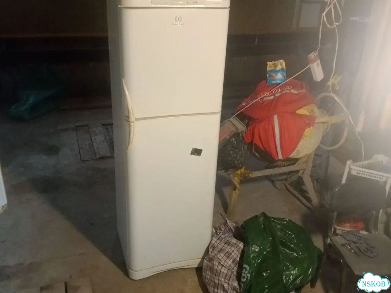 Холодильник бу фото 1