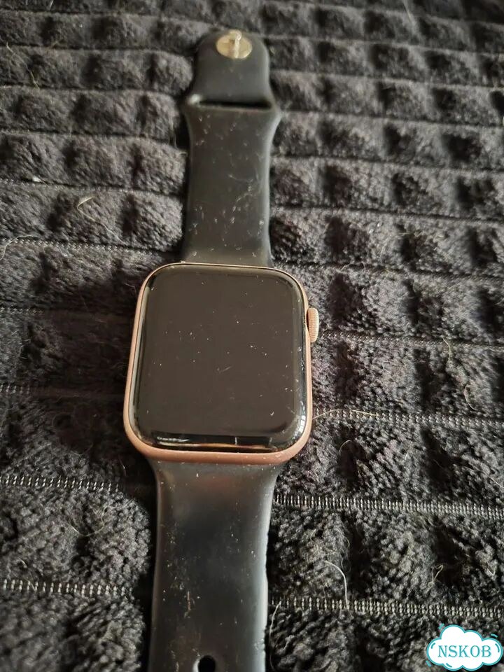Наушники и часы Apple фото 6