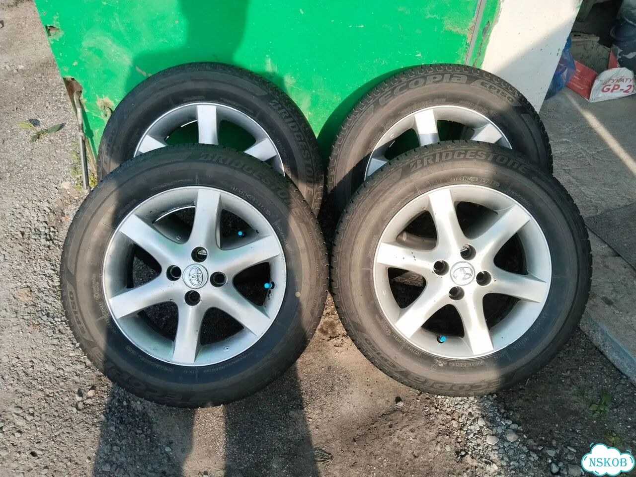Диски Toyota r15 4x100 с резиной фото 1