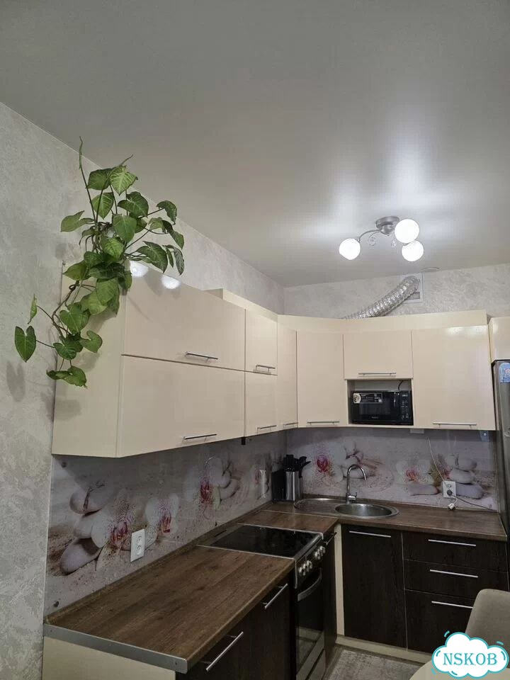 Кухонный гарнитур угловой с техникой бу фото 1
