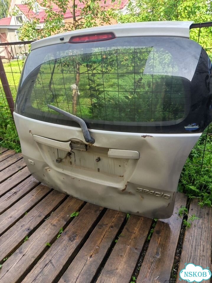 Дверь багажника Toyota Corolla Spacio 121 фото 1