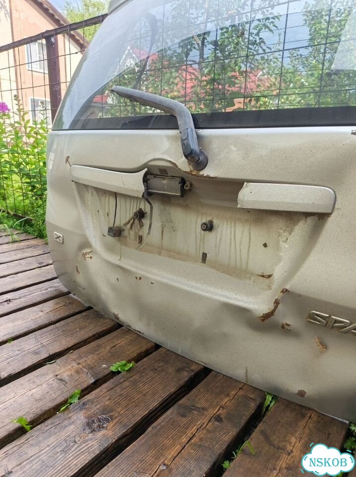 Дверь багажника Toyota Corolla Spacio 121 фото 3