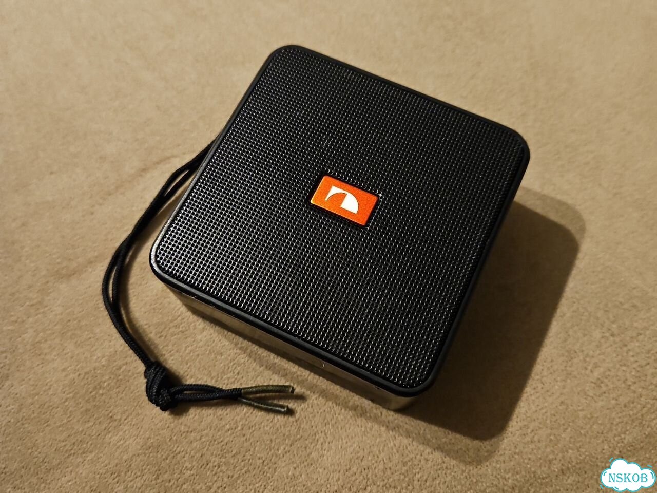 Портативная колонка Nakamichi Cubebox с проблемой фото 1