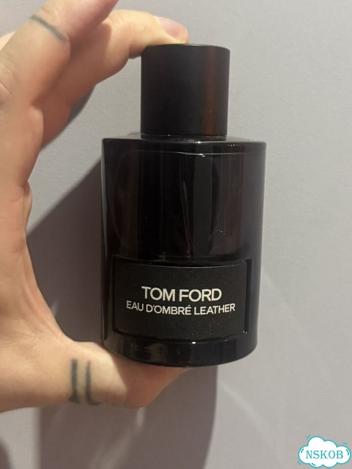 TOM ford eau d'ombre leather фото 1