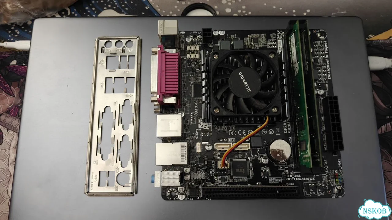 Мат. плата gigabyte GA-E3000N + 4gb DDR3 фото 1