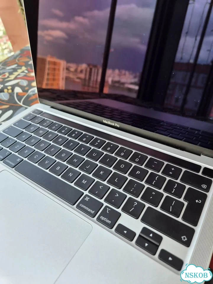 Macbook pro 13 2020 m1 фото 3