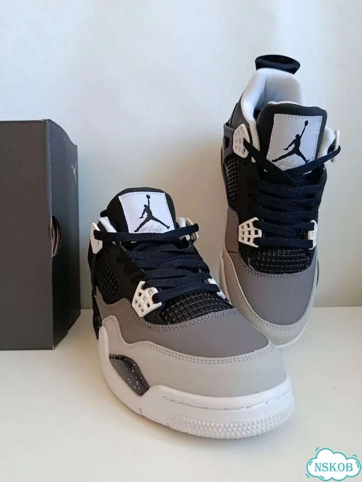 Кроссовки Nike Air Jordan 4 Retro фото 1
