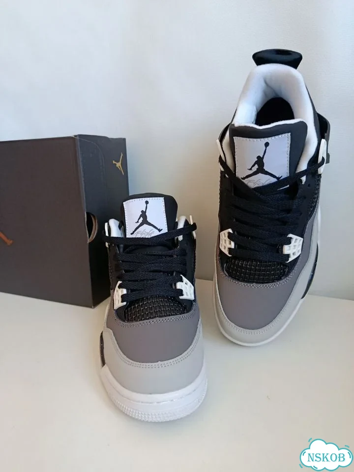 Кроссовки Nike Air Jordan 4 Retro фото 2