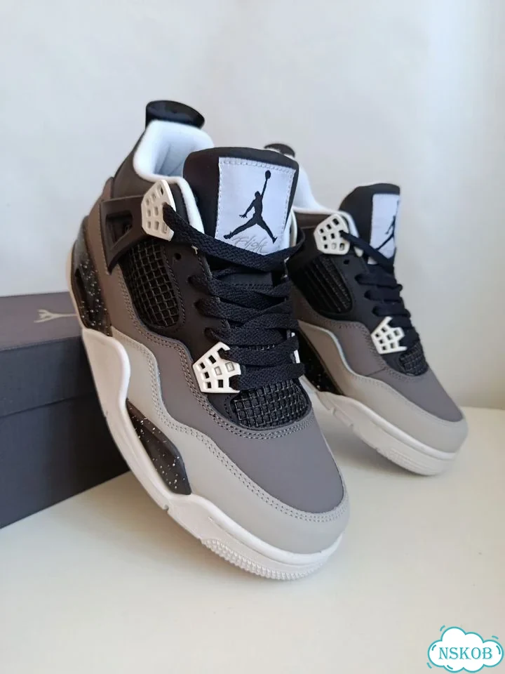 Кроссовки Nike Air Jordan 4 Retro фото 3