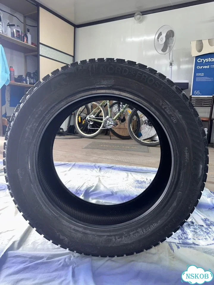 Gislaved Nord Frost 200 215/55 R17 98T фото 1