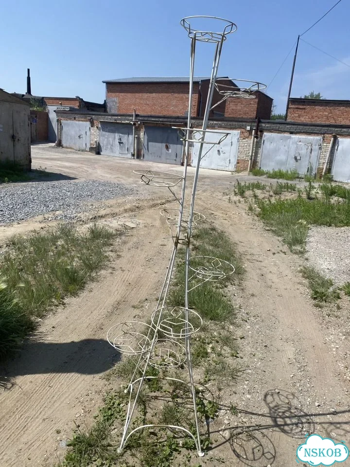 Подставка для цветов металлическая фото 1