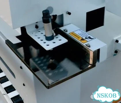 Автоматический кромкооблицовочный станок deltamachinery DM-400F фото 4