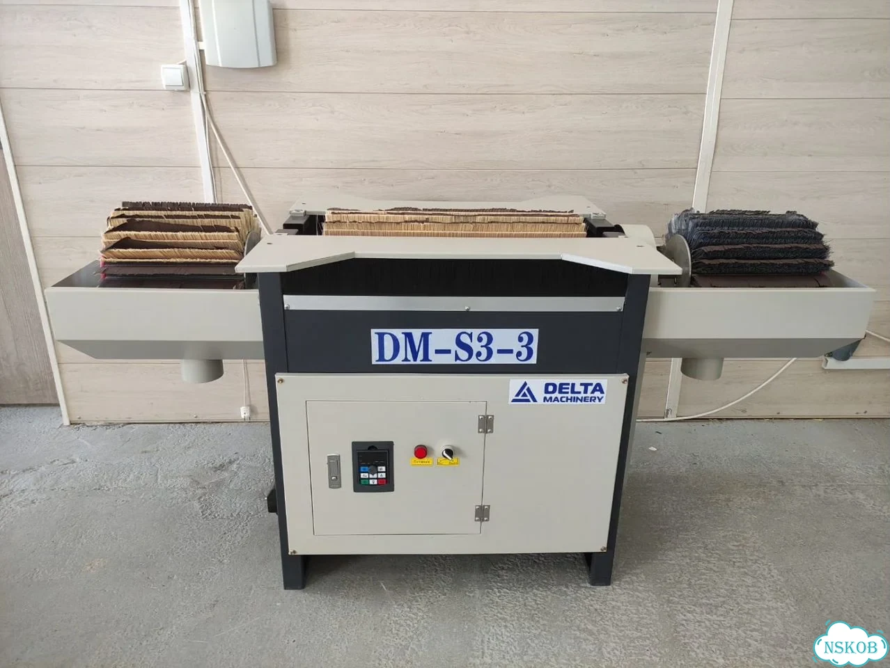 Щеточно-шлифовальный станок DeltaMachinery DM-S3-3 фото 1