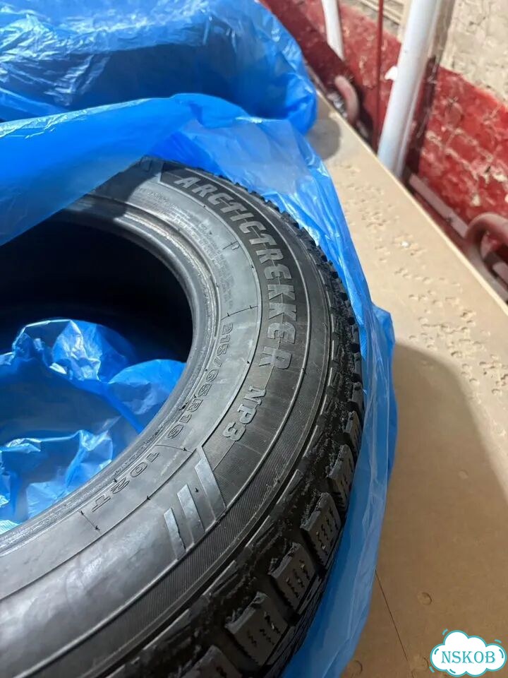 Maxxis ArcticTrekker NP3 215/65 R16 фото 3