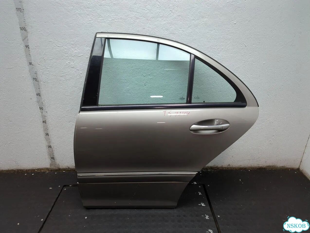 Дверь боковая левая задняя Mercedes C W203 фото 1