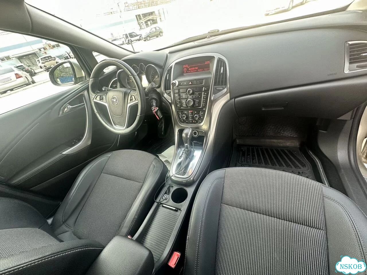 Opel Astra 1.6 AT, 2011, 138 000 км фото 4
