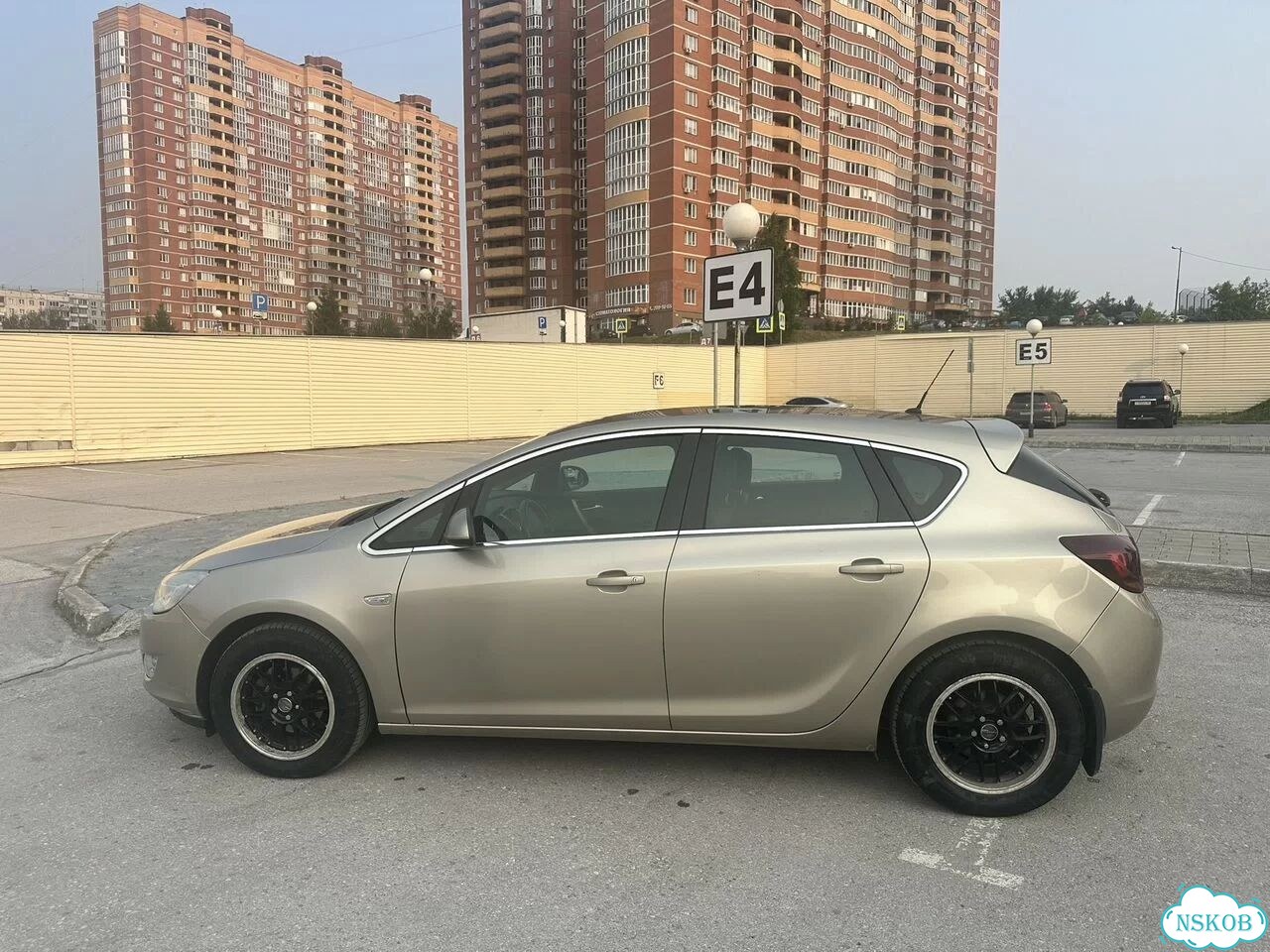 Opel Astra 1.6 AT, 2011, 138 000 км фото 6