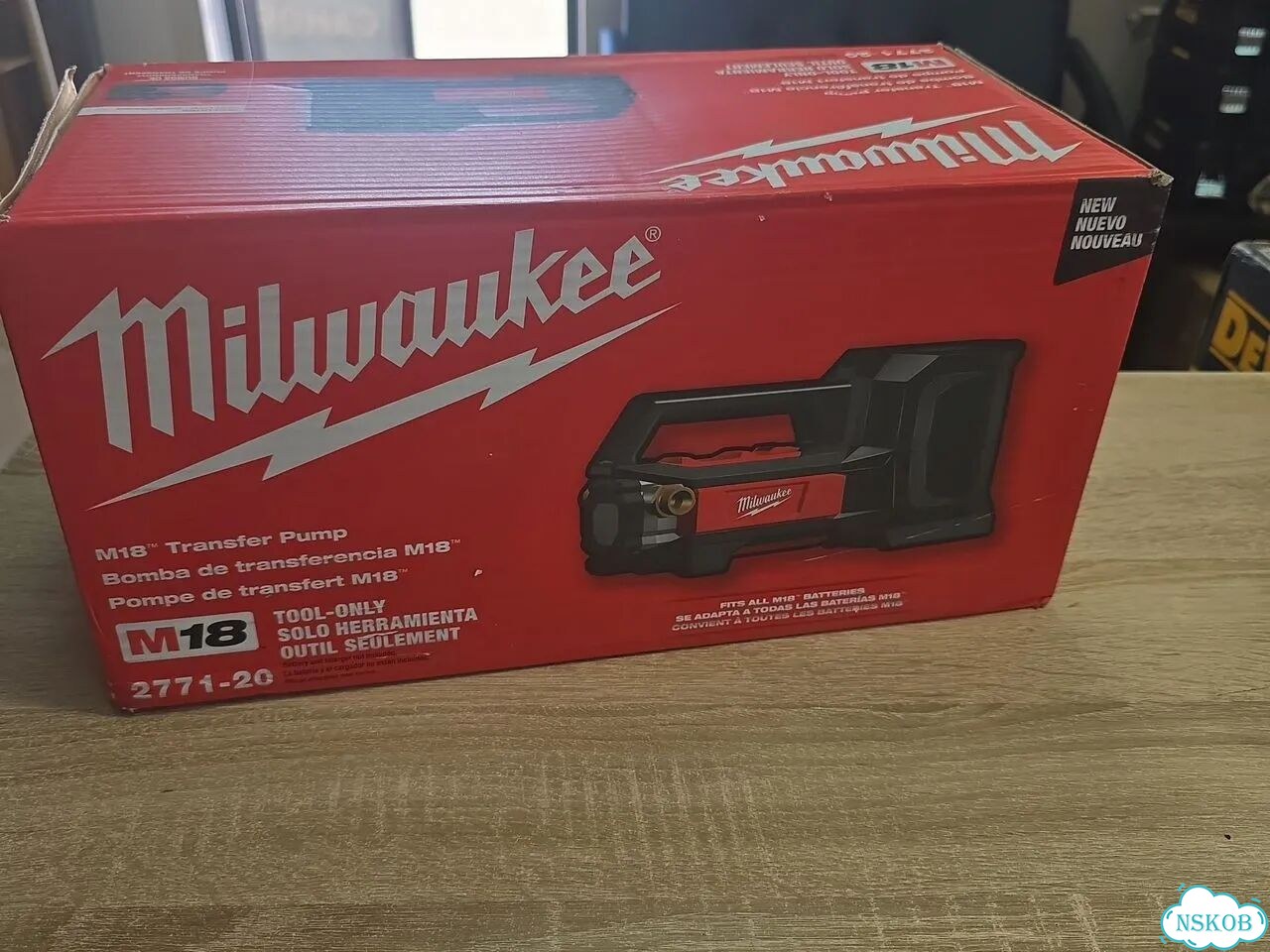Аккумуляторный водяной насос Milwaukee M18 2771-20 фото 1