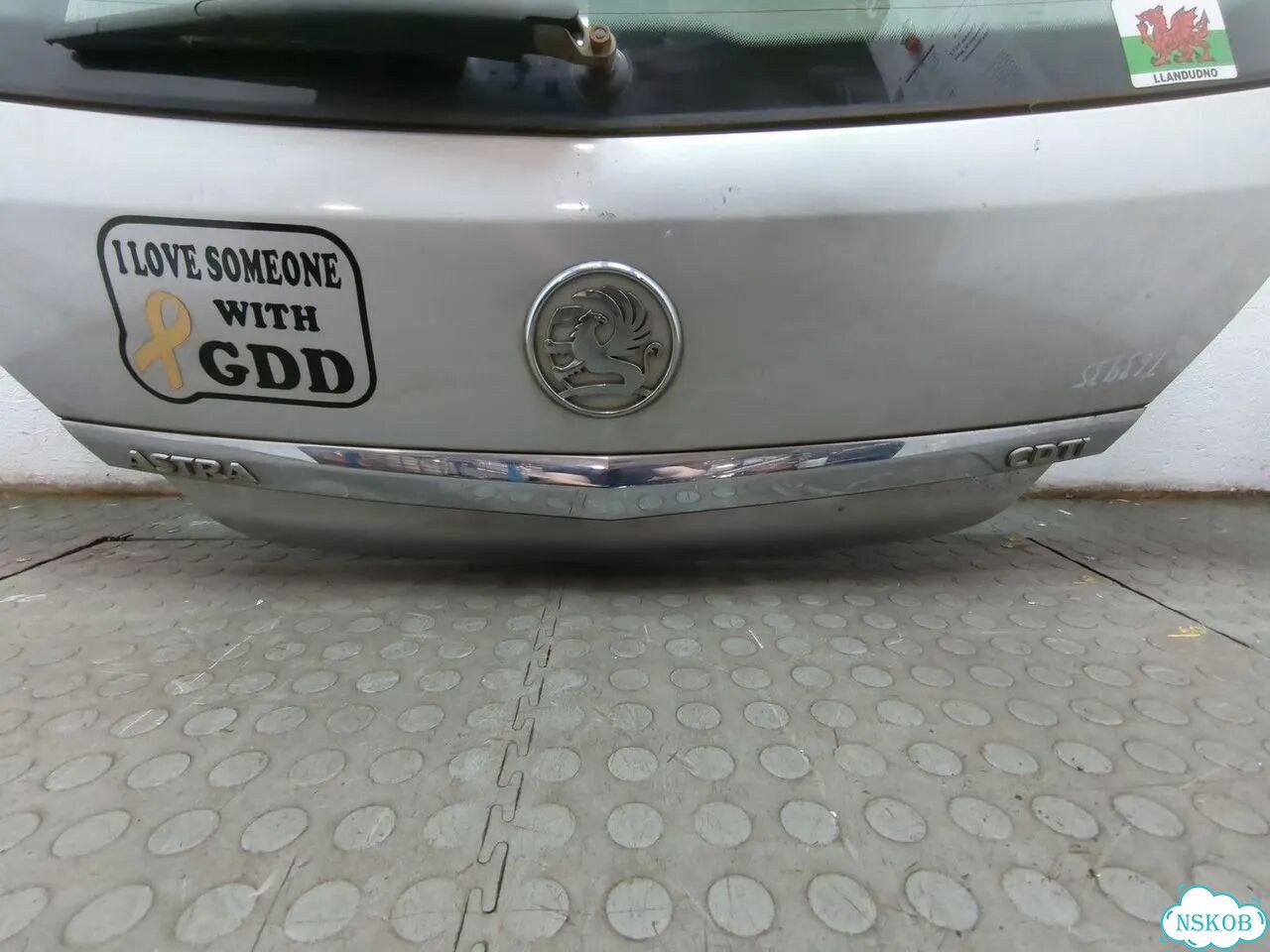 Крышка багажника Opel Astra H фото 8