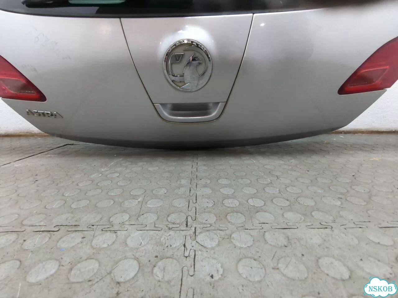 Крышка багажника Opel Astra J фото 11