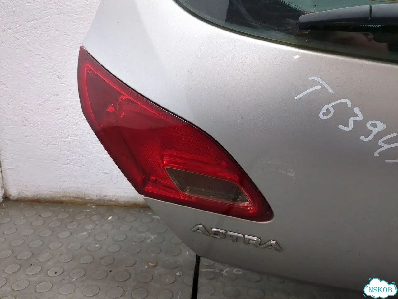 Крышка багажника Opel Astra J фото 7