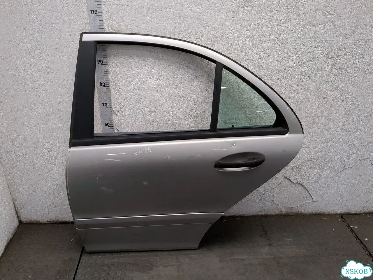 Дверь боковая левая задняя Mercedes C W203 фото 1