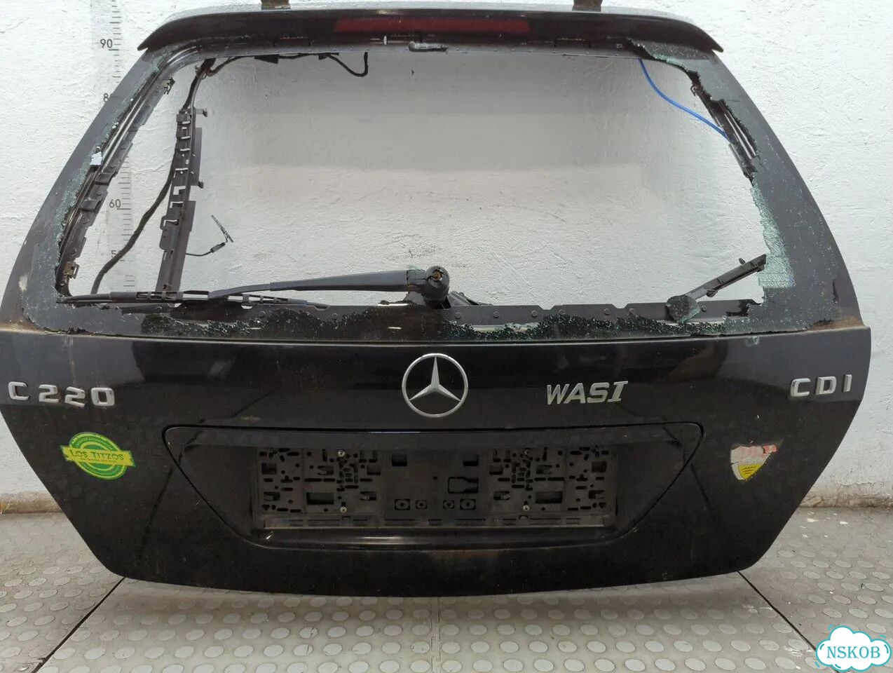 Крышка багажника Mercedes C W203 фото 3