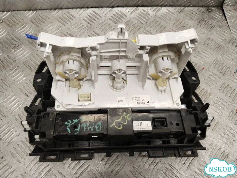 Блок управления климат-контролем Mazda Axela BM6FJ фото 5