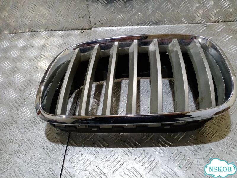 Решетка радиатора левая BMW X5 E70 2009 фото 1