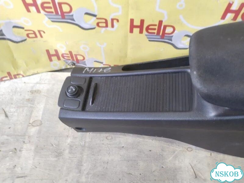 Подлокотник Honda Civic FK2 R18A2 2008 фото 3