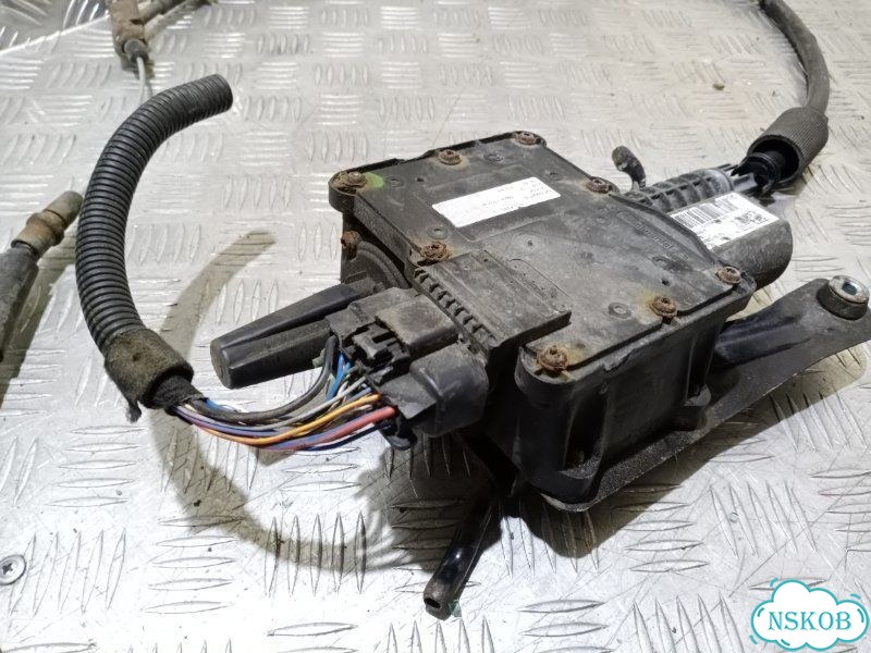 Моторчик стояночного тормоза Opel Astra J P10 фото 3
