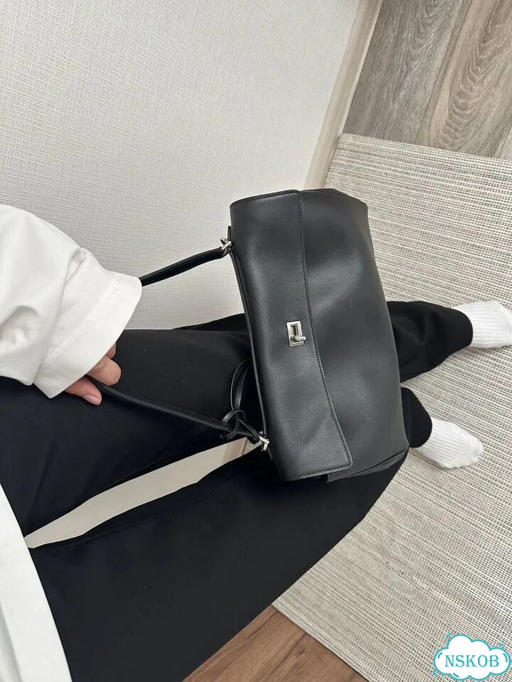 Кожаная сумка в стиле Balenciaga Rodeo новая фото 1