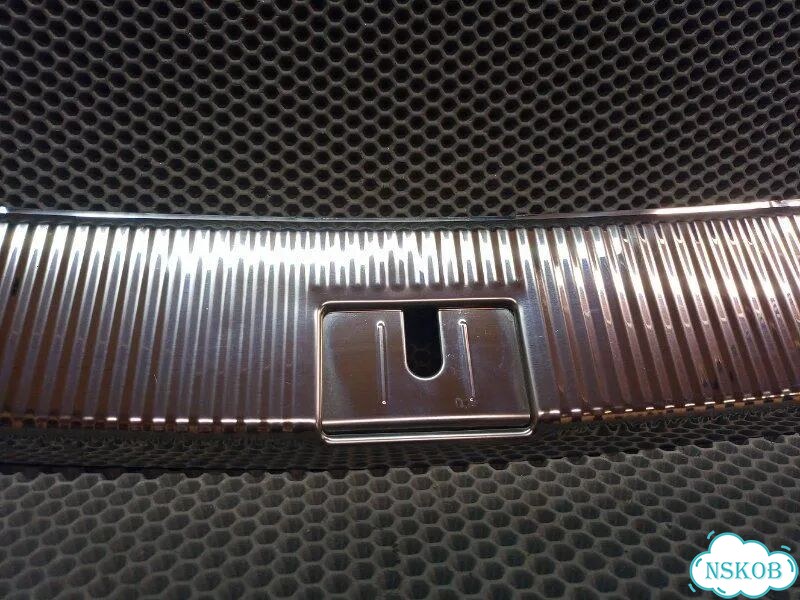 Накладка на замок багажника VW Touareg 2002-2010 фото 10