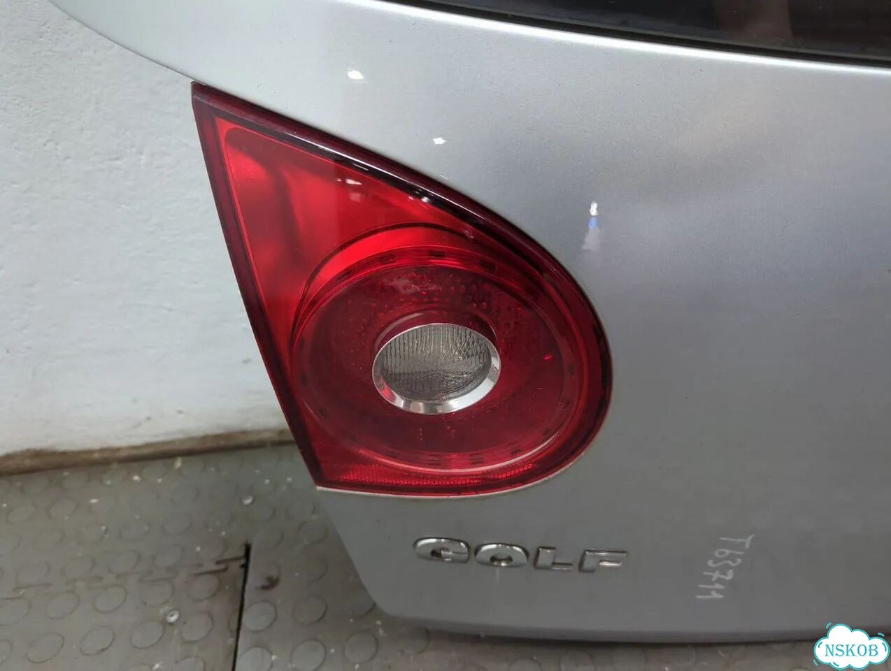 Крышка багажника Volkswagen Golf 5 фото 5