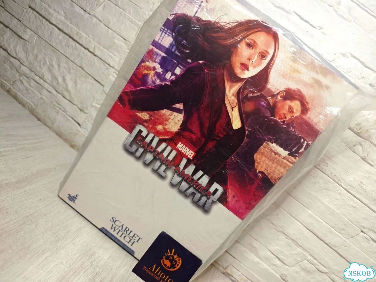 Hot toys MMS370 Captain America Scarlet Witch фото 1