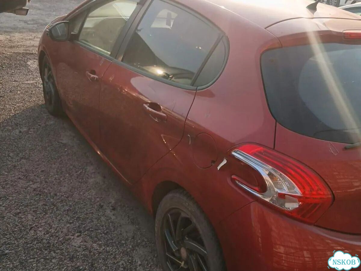 Peugeot 208 1.6 AT, 2013, 93 200 км фото 4