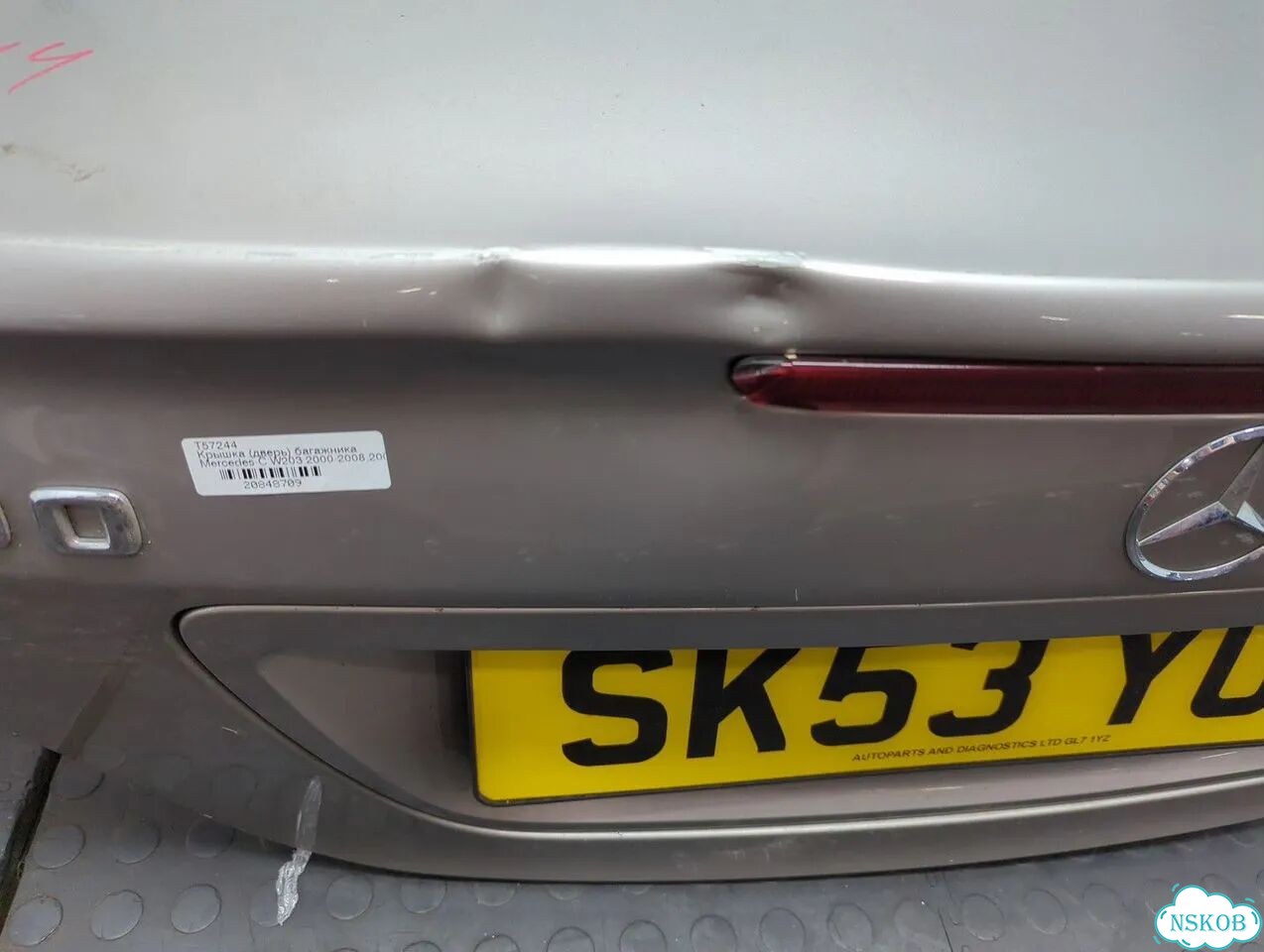 Крышка багажника Mercedes C W203 фото 4