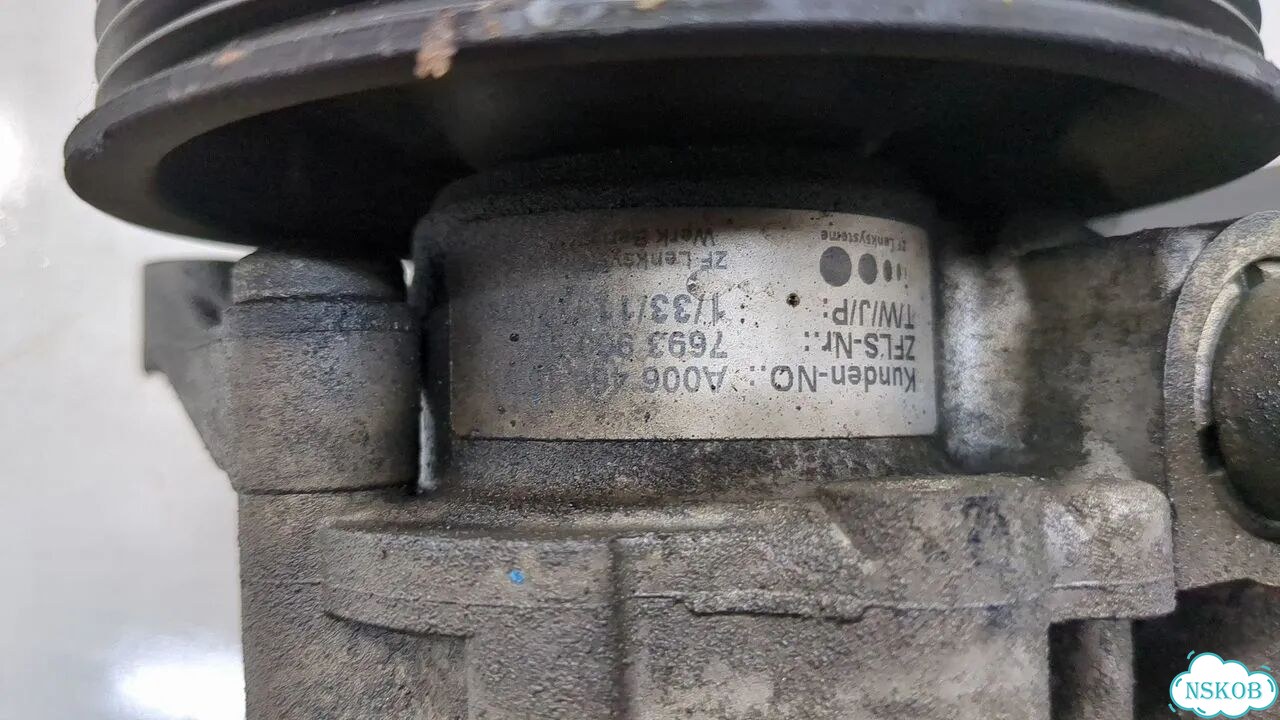 Гур Mercedes C W204 фото 5