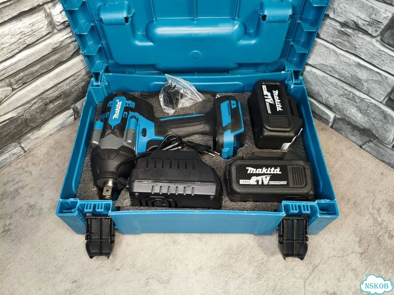 Гайковерт Makita 800 Nm бесщеточный фото 1