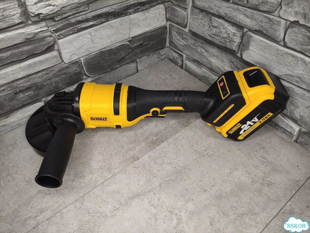 Аккумуляторная болгарка DeWalt ушм-125мм (новая) фото 4