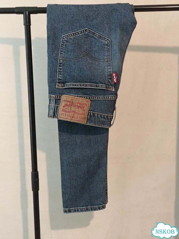 Джинсы Levi's 519 фото 1