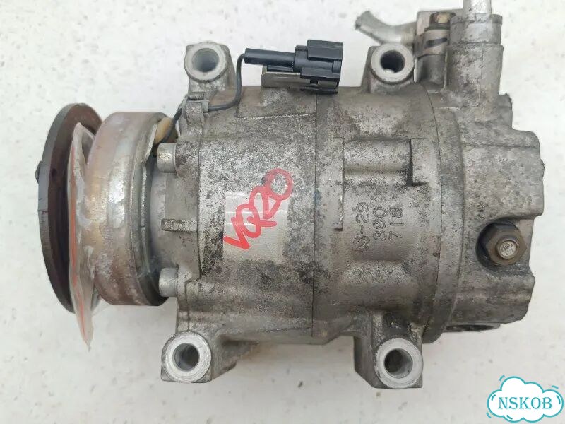 Компрессор кондиционера. Nissan Cefiro A33 VQ20DE фото 2