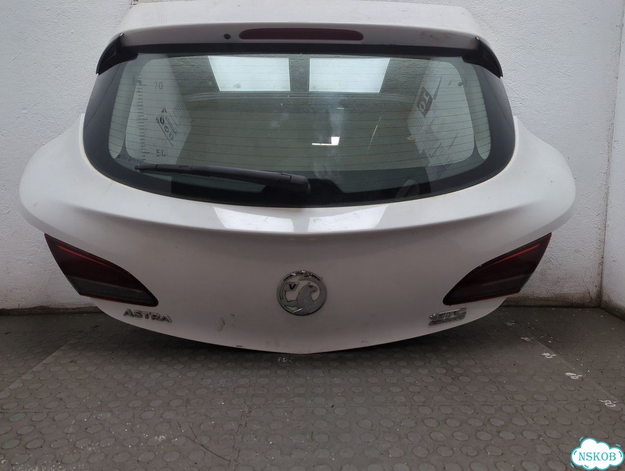 Крышка багажника Opel Astra J фото 1