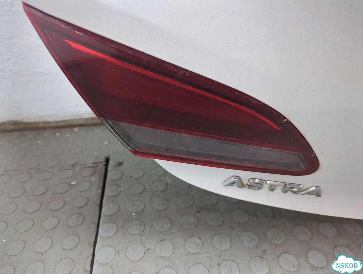 Крышка багажника Opel Astra J фото 4