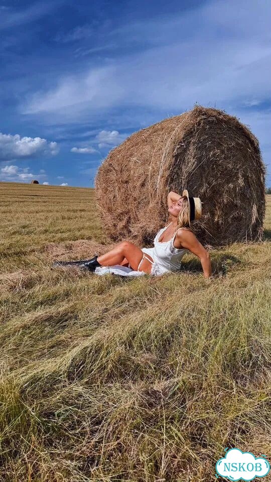 Платье комбинация с разрезом белое женское фото 3