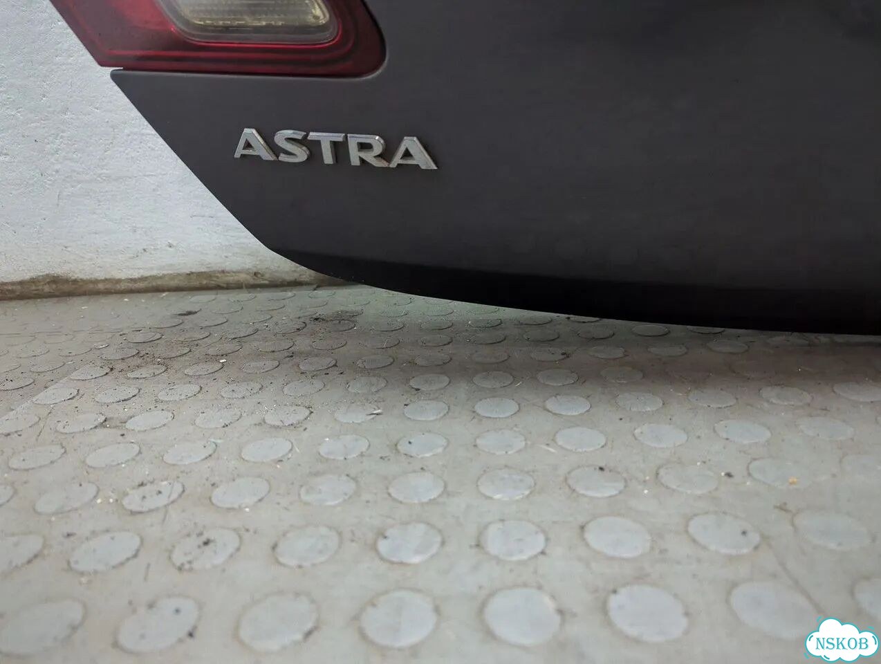 Крышка багажника Opel Astra J фото 11