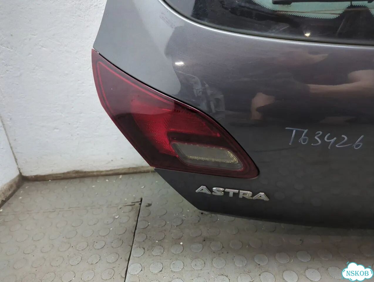 Крышка багажника Opel Astra J фото 7